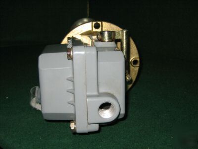 Square d float switch 2-pole ratings