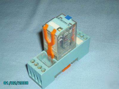 Turck releco 24VDC relay C7-A20 dx with base