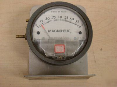Dwyer magnehelic gauge 2002C 15PSIG =k