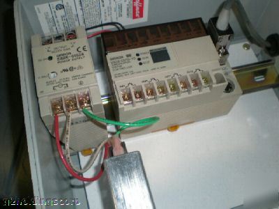 Omron V600-CD1D-V2 identification system controller