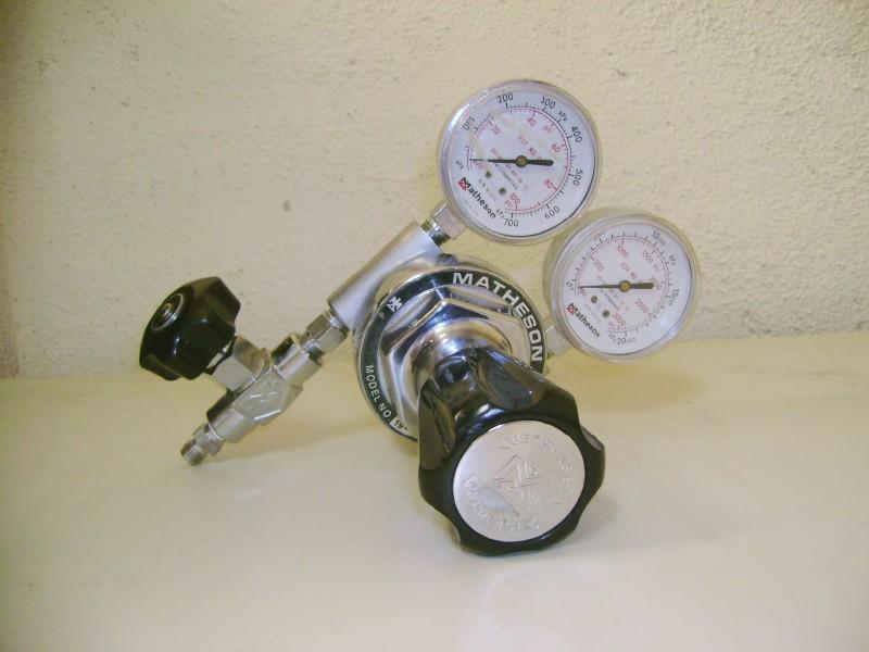Matheson pressure gauge & valve setup - very nice 