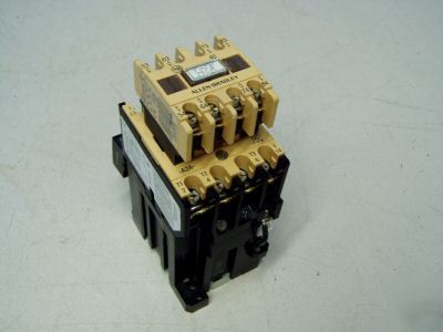 Allen bradley motor relay w/ mini contactor 100-A24NZ*3