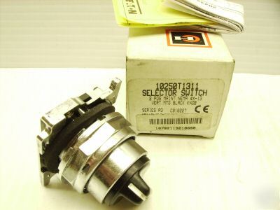 New cutler-hammer selector switch 10250T1311 2-pos 