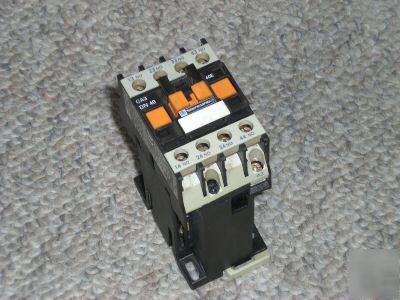 Telemecanique relay CA3-DN40BD CA3DN40 contactor + aux