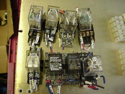8 assorted cube relays w/sockets 24VDC