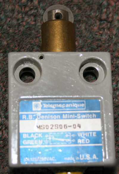New telemecanique mini rolling limit switch MS02S06-04 