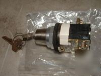 Allen bradley 800T-H31 2POS keyed rotary switch 800TH31