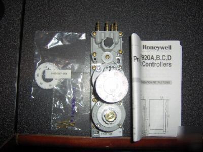 Honeywell pneumatic receiver controller p/n RP920A-1025