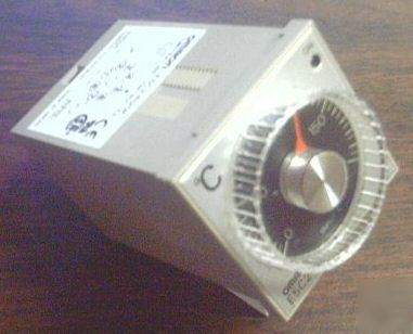 Omron -- temperature controller -- type E5C2-R20K