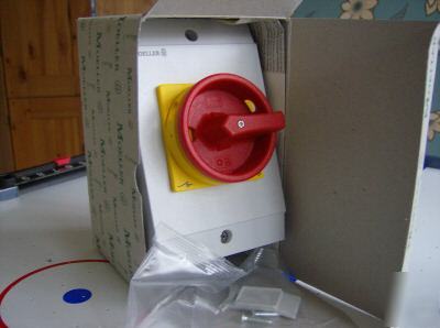 Moeller isolator 3P + n IP65 32A + enclosure.