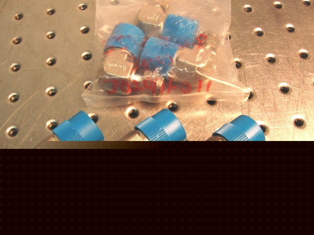 T29938 [6] swagelok 302971-011 90Â° fittings