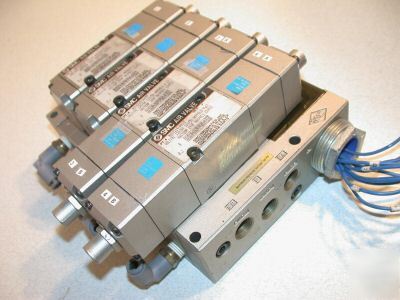 Nice smc 8 solenoid 24V stack up bank assembly VQ1