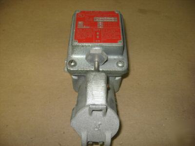 Pyle national yxa-13032-g explosion proof receptacle