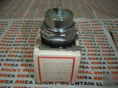 New cutler hammer selector switch 10250T4052 3 pos.