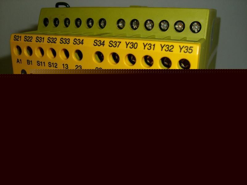 Pilz pnoz 11 120VAC/24VDC emergency stop relay