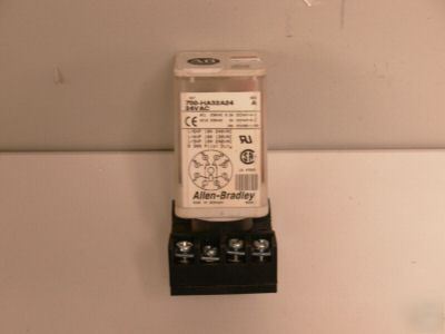 Allen bradley relay 700-HA32A24 24VAC w/ skt