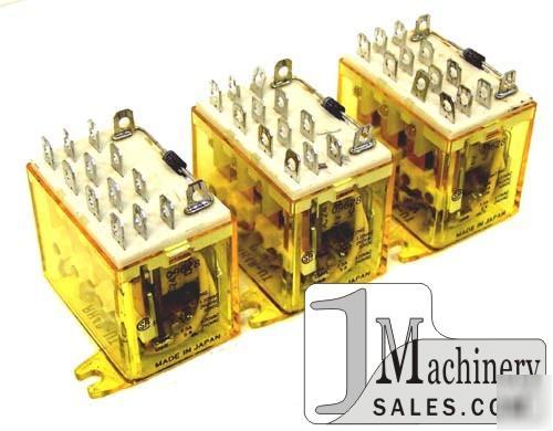 Lot of 3 idec relay 10 amps, 24 vdc