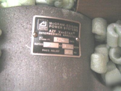 Cooper 5235-70-1 surge arrester. varistar type azf
