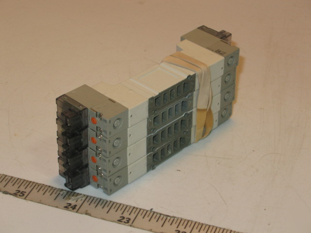 4 smc SY3000 series 5-port solenoid valves SY3440-5LOZ
