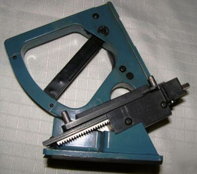 Amp tyco trigger action production hand crimp tool 