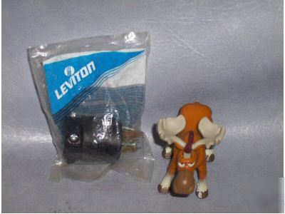 Leviton round plug for vacuum cleaner cord 5C377 _C82