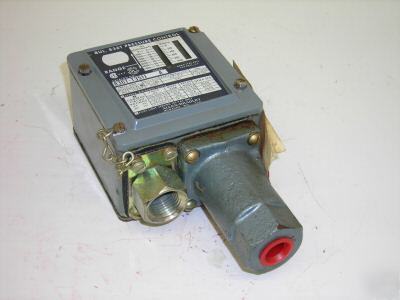 Allen bradley bulletin 836T oiltight pressure control 