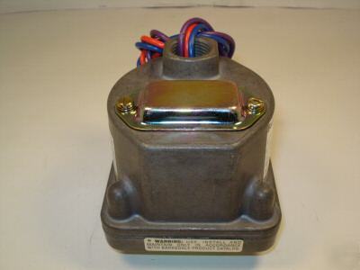Barksdale-actuated switch-D1H-H18SS