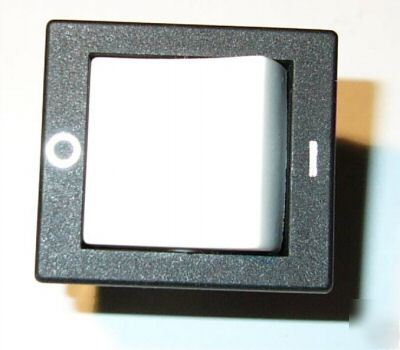 Dpst snap in rocker switch - 16 amps @ 125VAC - low s/h