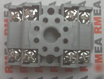 Idec relay socket SR2P-05 ( SR2P05 ) lot of 25