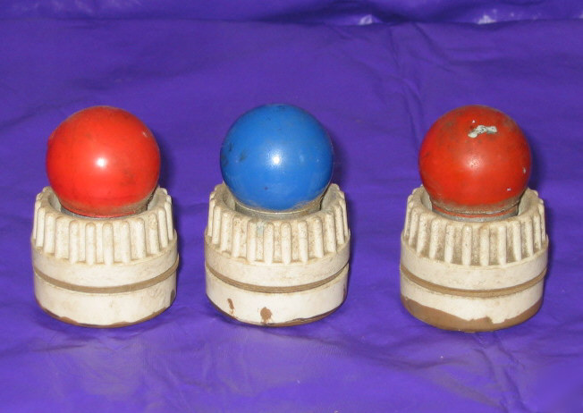 Lot (3) vintage eagle receptacles with bulbs 250V 660W