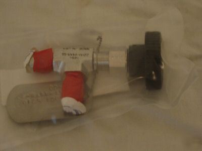 New chemko needle valve p/n 2A-V4AR-ss bin 