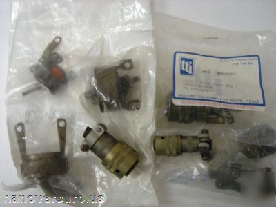 Mil spec connectors lot of 7 see discription 