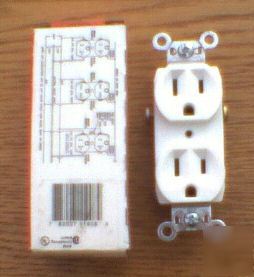 New pass & seymour white receptacle CR15-w 15 a 125 v