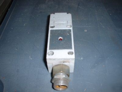 Allen bradley proximity limit switch 802PR-LAAK1