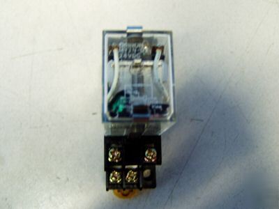 Omron 5A relay w/ base m/n: MY2N-D2