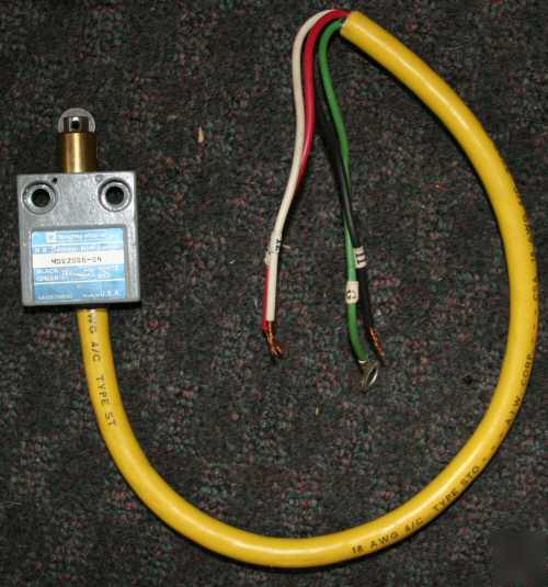 New telemecanique mini rolling limit switch MS02S06-04 