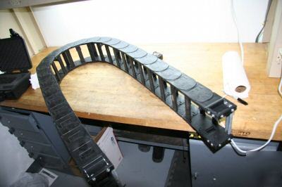 Igus energy cable e-chain servo motor actuator linear 