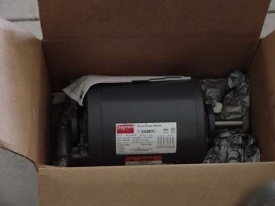 New datyon ac motor 3/4 hp 220/440V in box