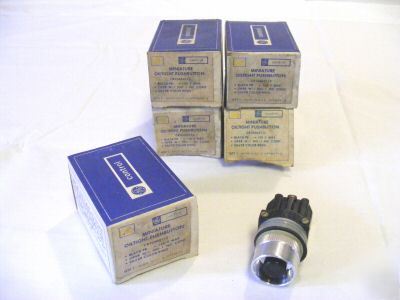 5 ge miniature oiltight pushbutton switches CR104A8112
