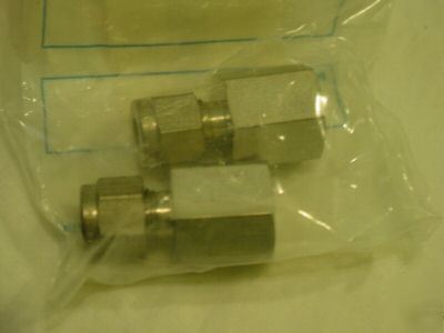 New swagelok pn ss-400-7-2RT adapter bin 