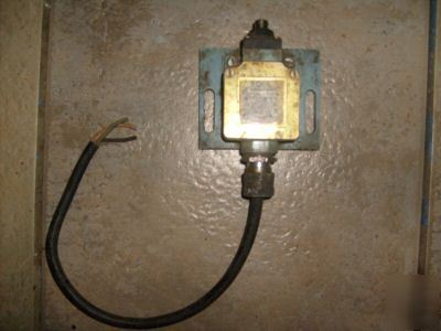 Telemecanique xck-l poss. tv repairmanpushbutton switch