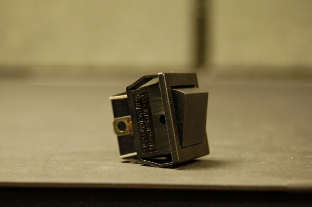 Sci R13-31C dpdt rocker switch (125VAC/16A)