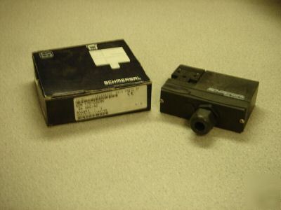 Switch AZM170-02ZK-110VAC schmersal safety switch