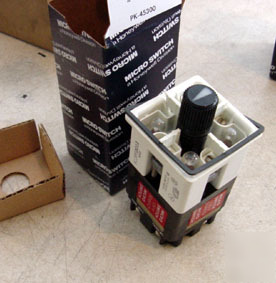 New microswitch cmc control station 913PFD011 in box