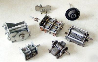 5 variable tuning capacitors; antenna relay; adj. knob