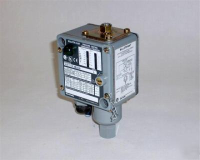 New 3 - allen bradley 836T-253JX81X18 control pressure 