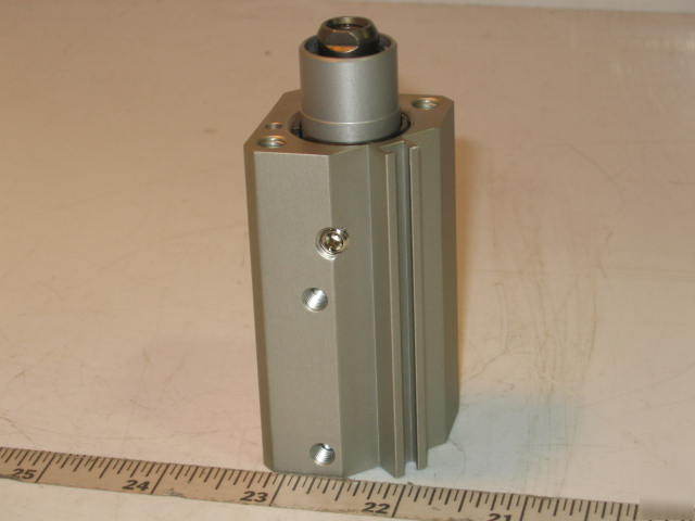 New smc pneumatic rotary clamp cylinder MKA20-10L