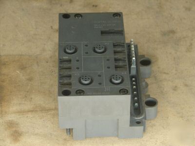 Siemens simatic S7 output module 142-1BD40-0XA0 w/base