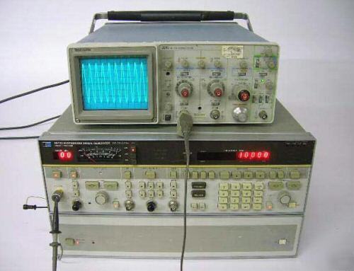 Hp 8673D synthesized signal generator