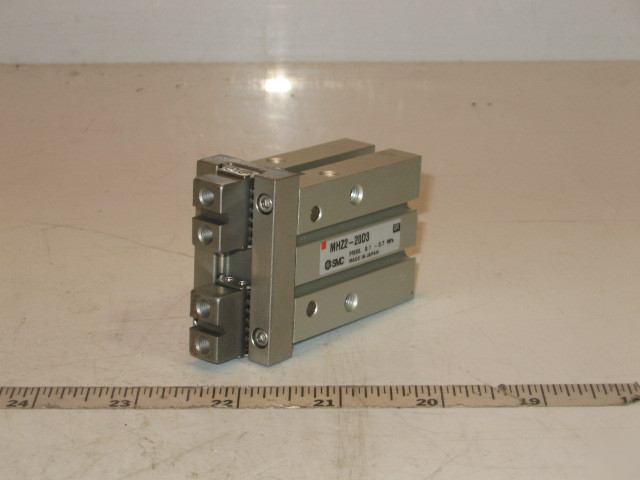New smc pneumatic parallel air gripper MHZ2-20D3